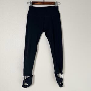 beyond yoga | black strappy ankle 3/4 crop women's athletic leggings size S
